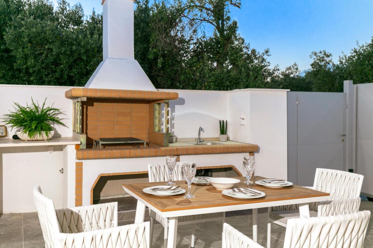 Jacuzzi Deluxe Villa 斯卡拉索提罗斯 外观 照片